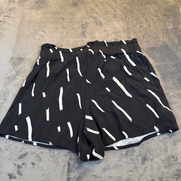 LOFT Black White Brushstroke Paperbag Waist Tie Front Shorts Womens XS - Picture 3 of 11